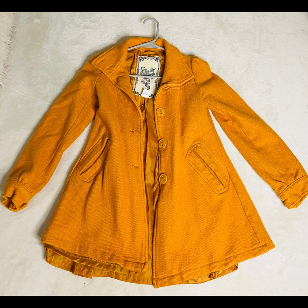 Medium, Yellow/Orangish color coat